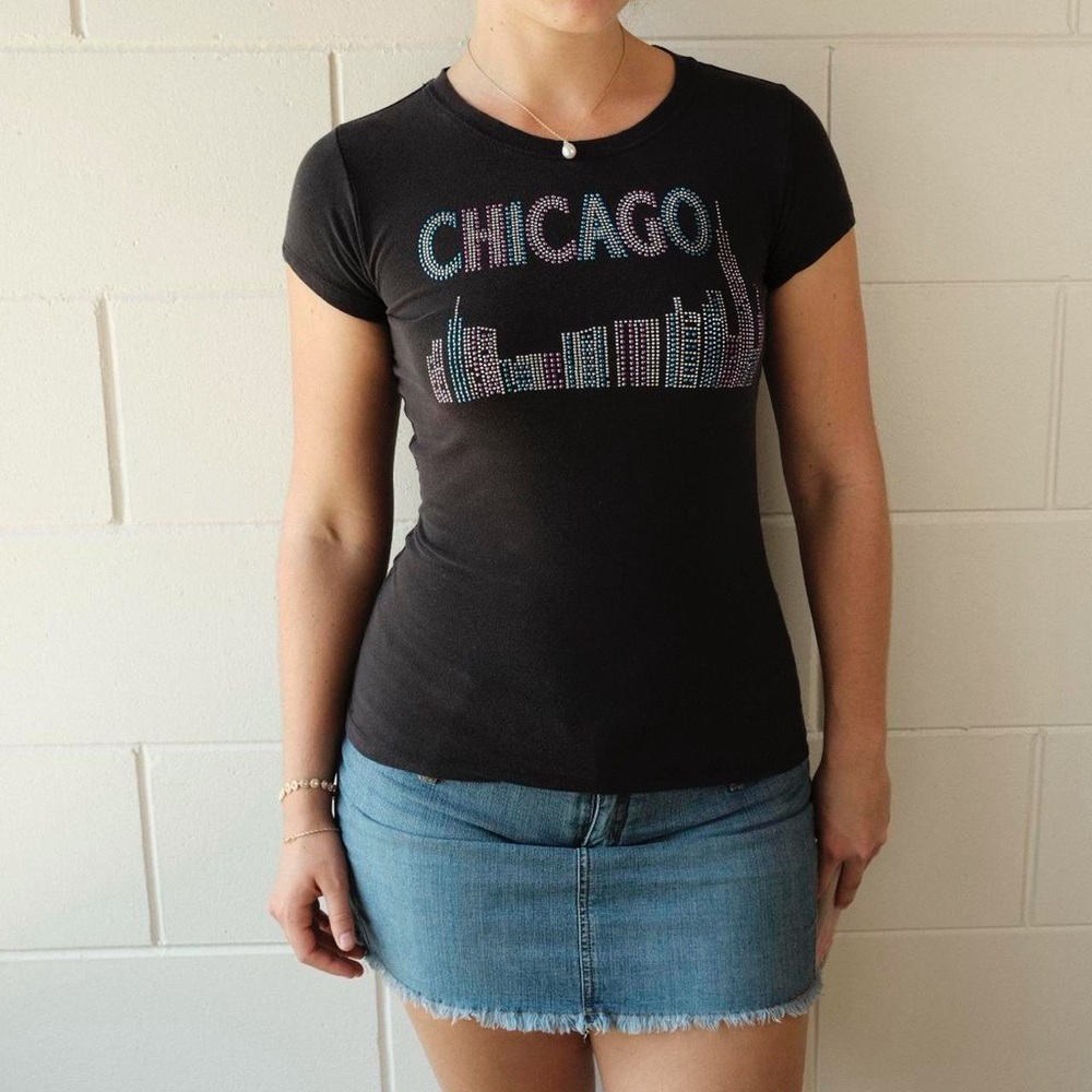Gildan Black Women's Tee with Colorful Chicago Graphic